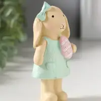 Сувенир полистоун "Зайка в платьице, с пасхальным яичком" 4,8х2,8х10 см