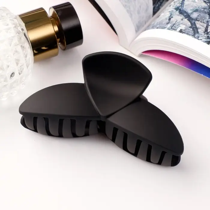 Крабик для волос &laquo;Матовый&raquo;, лепестки трио, 9&times;4 см, чёрный