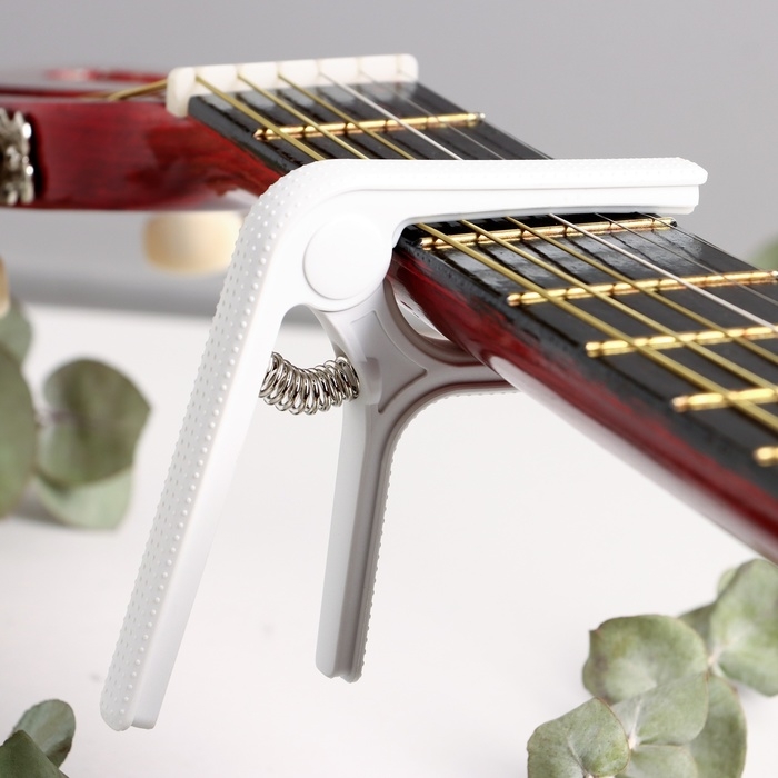 Каподастр для гитары Music Life белый Каподастр для гитары Music Life белый