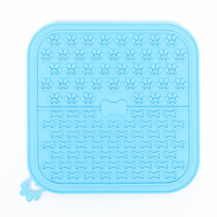 Коврик для лизания на присосках 18,5 х 18,5 см, силикон, голубой Коврик для лизания на присосках 18,5 х 18,5 см, силикон, голубой