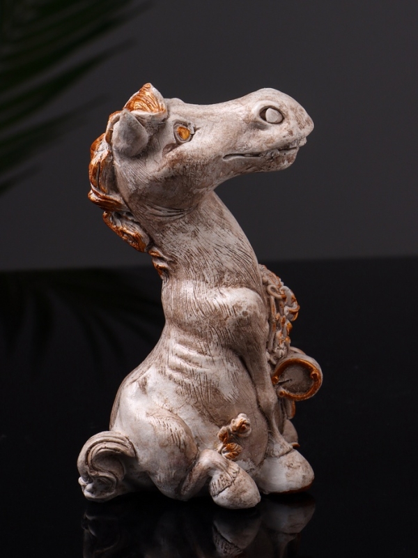 Статуэтка Статуэтка "Конь с букетом" 11см, цвет бежевый