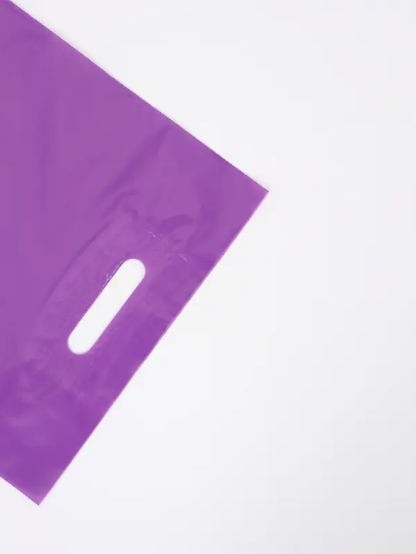 Пакет полиэтиленовый с вырубной ручкой, Фиолетовый 30-40 См, 70 мкм