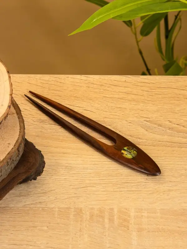 Заколка для волос фигурная, дерево Соно, ракушка, 18х3 см, цв. тёмно-коричневый Заколка для волос фигурная, дерево Соно, ракушка, 18х3 см, цв. тёмно-коричневый