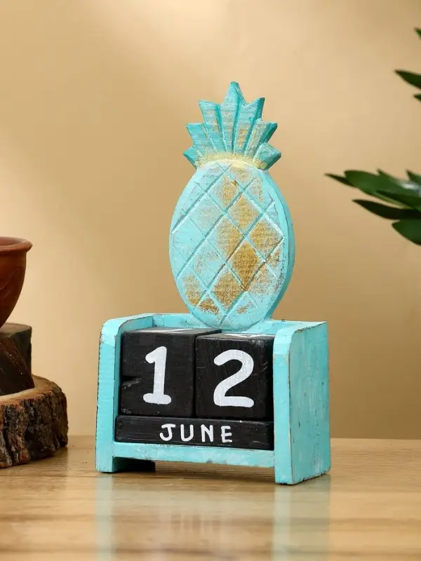 Календарь настольный Календарь настольный "Ананас" дерево 11х5х16 см, цв. бирюзовый