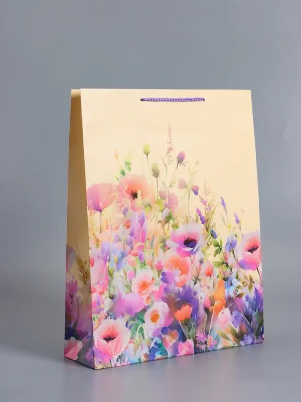 Пакет подарочный "Полевые цветы", ламинированный, 33 х 42,5 х 10 см