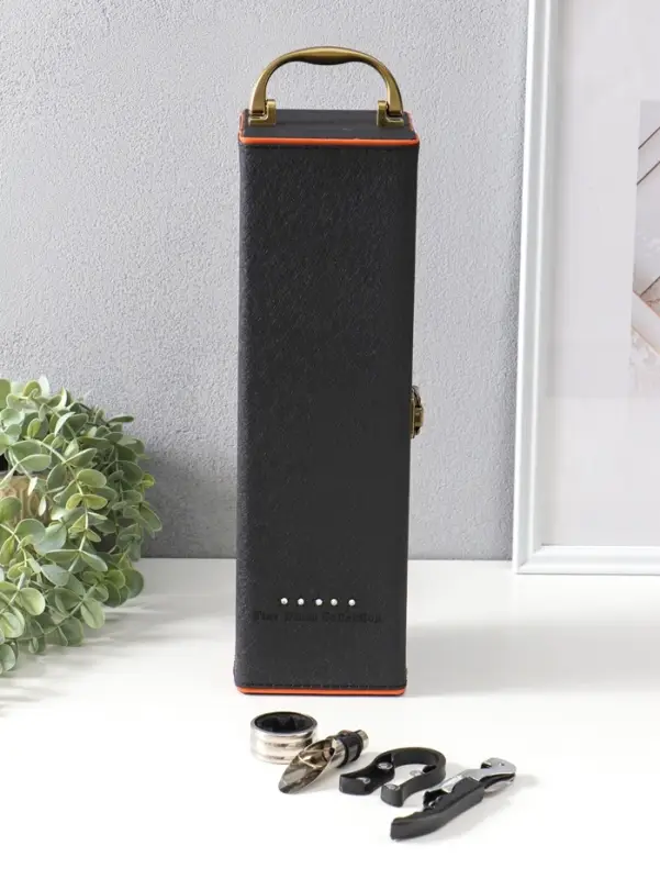 Шкатулка дерево, кожзам под бутылку "Чёрная с оранжевой вставкой" 4 предмета 35х10х11,5 см   1096938