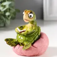 Сувенир полистоун лак "Черепашонок в кресле-мешке, читает книгу" 5,5х8,2х9,5 см