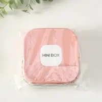 Шкатулка пластик для украшений с зеркалом, с ручкой 3 ячейки, 3 полосы, персик 9х9х3,8 см