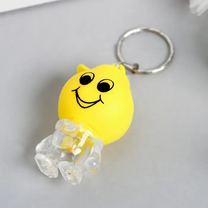 Фонарик брелок для ключей на кольце «Смайлик в кепке», мигает, 5×3×2.5 см, МИКС Фонарик брелок для ключей на кольце «Смайлик в кепке», мигает, 5×3×2.5 см, МИКС