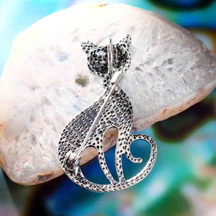 Брошь «Галиотис» кошка грациозная, цвет зелёный в чернёном серебре Брошь «Галиотис» кошка грациозная, цвет зелёный в чернёном серебре