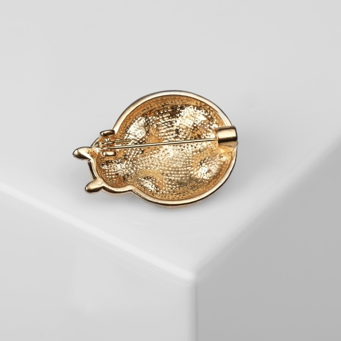 Брошь «Божья коровка», цвет красно-зелёный в тёмном золоте Брошь «Божья коровка», цвет красно-зелёный в тёмном золоте