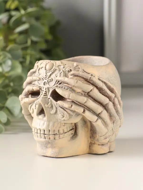 Подсвечник "Череп с орнаментом" 7х8 см, бежевый