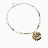 Кулон на жемчужных бусах "Ракушка", цвет белый в золоте