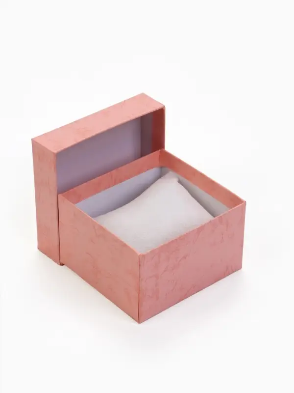Коробка для часов, цвет розовая, вставка белая 9х8,5х5 Коробка для часов, цвет розовая, вставка белая 9х8,5х5