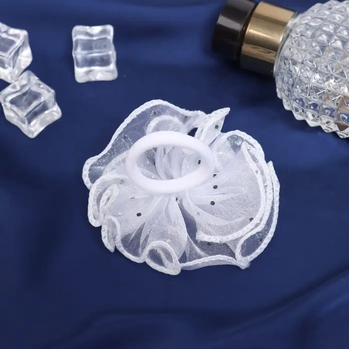 Резинка для волос бант «Школьница», воздушная волна блеск, 7 см, белая