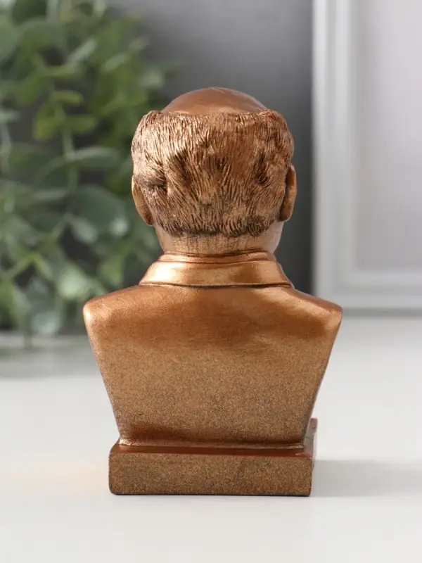 Бюст «Горбачёв», 10.5×6.5×5 см, бронза Бюст «Горбачёв», 10.5×6.5×5 см, бронза