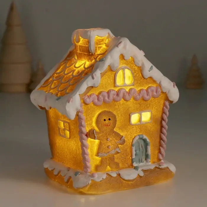 Фигурка светящаяся &laquo;Имбирный домик с печенюшкой&raquo;, 11.2&times;9&times;12.8 см