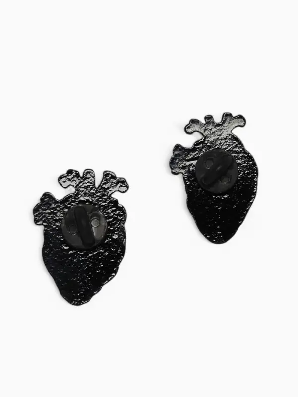 Значки-неразлучники &laquo;Сердца&raquo;, 2 шт. 3&times;2 см, белый, голубые в чёрном металле