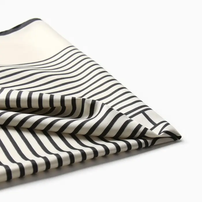 Платок женский MINAKU "Диагональ" цвет молочный, р-р 70*70 см