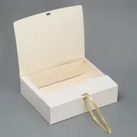 Коробка подарочная &laquo;С Новым годом&raquo;, тиснение, белая, 31&times;24.5&times;8 см