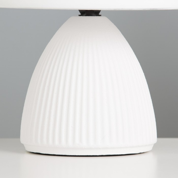 Настольная лампа Настольная лампа "Даника" Е14 40Вт белый 20х20х28 см RISALUX