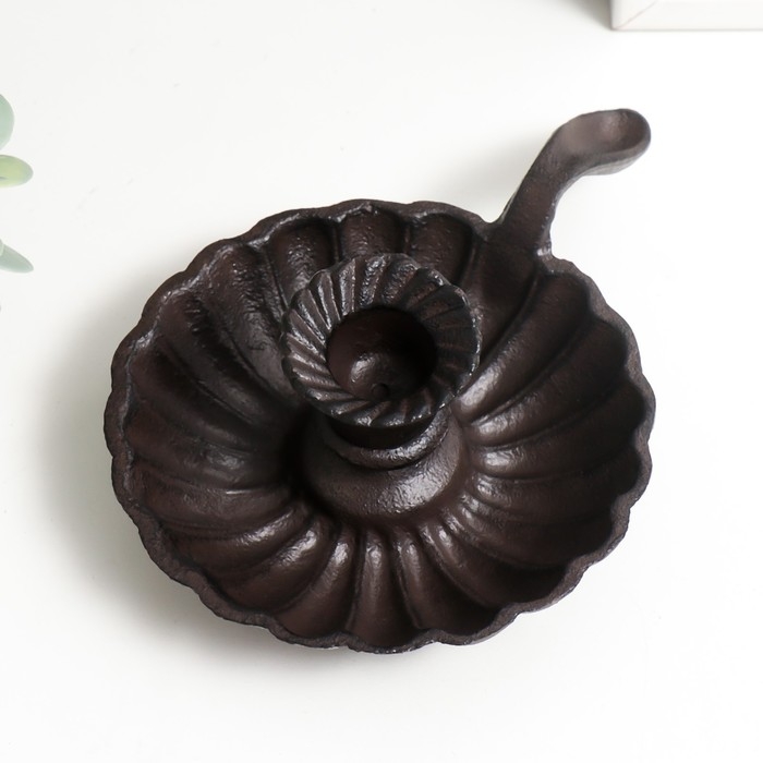 Подсвечник чугун на 1 свечу  Подсвечник чугун на 1 свечу "Раковина" с ручкой 6х13х19 см