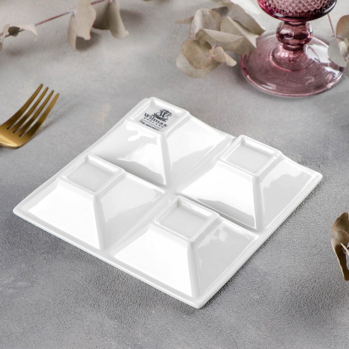 Менажница фарфоровая 4 ячейки Wilmax, 15×15 см, цвет белый Менажница фарфоровая 4 ячейки Wilmax, 15×15 см, цвет белый