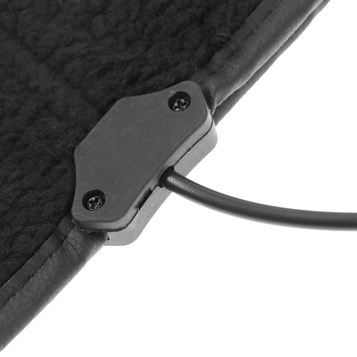 Накидка с подогревом TORSO, заднее сиденье, 12 В, регулятор, провод 120 см, иск. мех Накидка с подогревом TORSO, заднее сиденье, 12 В, регулятор, провод 120 см, иск. мех