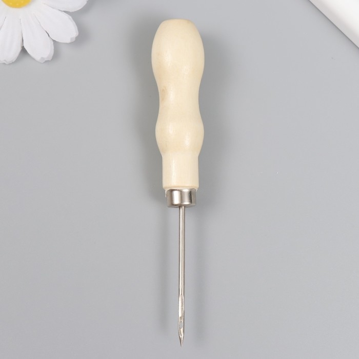 Шило со средним отверстием дерево, металл, длина иглы 5,5 см толщина 0,2 см 2х2х13 см Шило со средним отверстием дерево, металл, длина иглы 5,5 см толщина 0,2 см 2х2х13 см