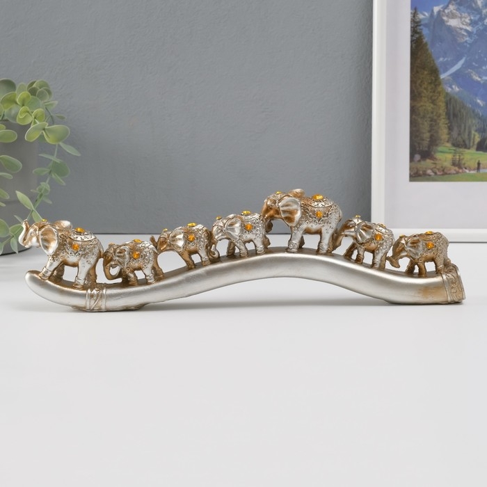 Сувенир полистоун стразы Сувенир полистоун стразы "Караван из семи слонов" 9х32,5х3,5 см