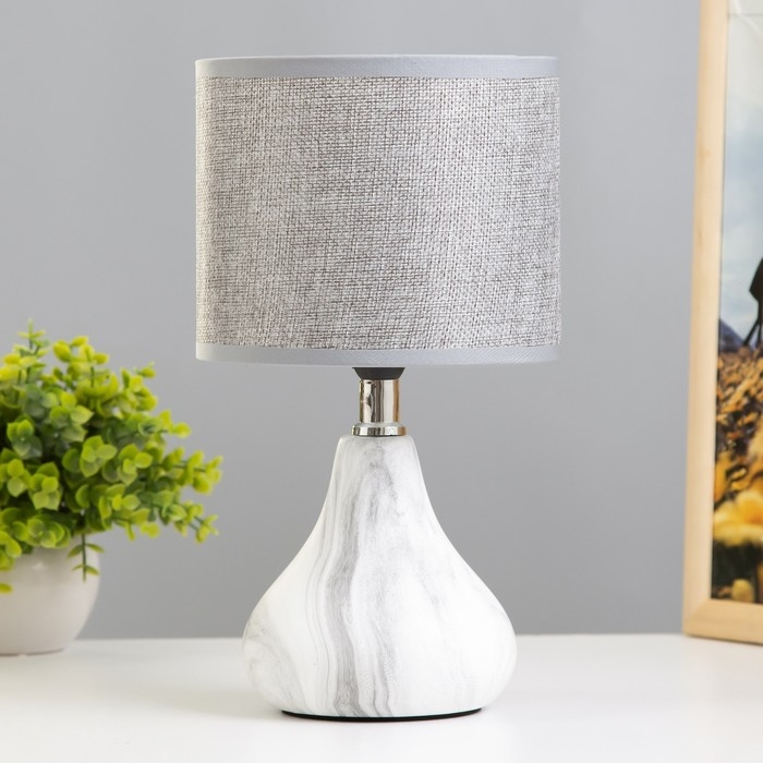 Настольная лампа Настольная лампа "Канон" 1хE14 белый-серый 15х15х28 см RISALUX