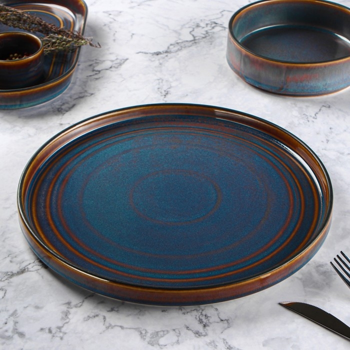 Тарелка фарфоровая подстановочная Magistro Garland, d=27,5 см, цвет синий Тарелка фарфоровая подстановочная Magistro Garland, d=27,5 см, цвет синий