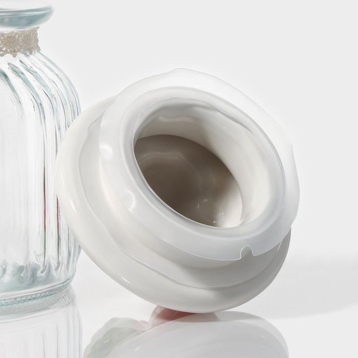 Банка стеклянная для хранения сыпучих продуктов Доляна «Клубника», 600 мл, 11×15 см, с керамической крышкой Банка стеклянная для хранения сыпучих продуктов Доляна «Клубника», 600 мл, 11×15 см, с керамической крышкой