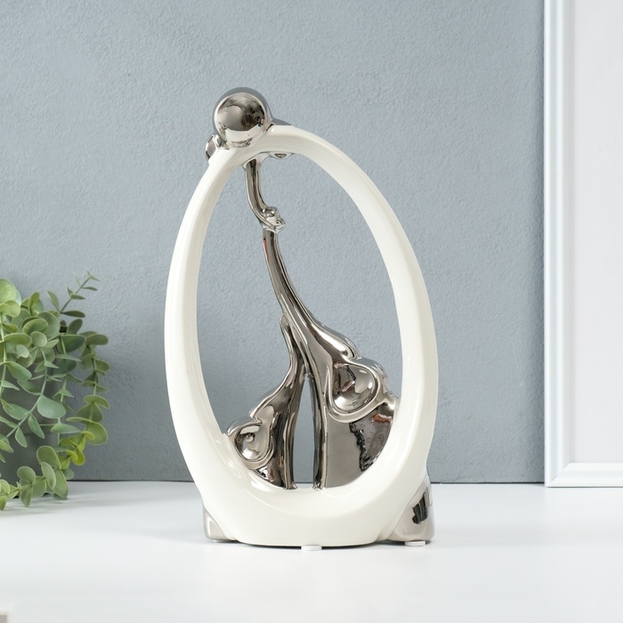 Сувенир керамика Сувенир керамика "Семья слонов. Овал" белый с серебром 6,5х17х28,5 см