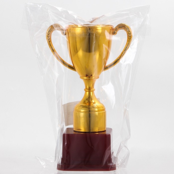 Кубок 113, наградная фигура, золото, подставка пластик, 17,7 x 10,5 x 7,5 cм. Кубок 113, наградная фигура, золото, подставка пластик, 17,7 x 10,5 x 7,5 cм.