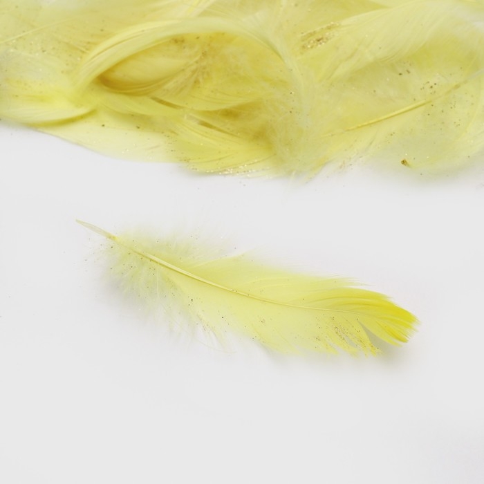 Наполнитель из перьев для шаров и подарков, лайм с глиттером, 10-12см 8 г Наполнитель из перьев для шаров и подарков, лайм с глиттером, 10-12см 8 г