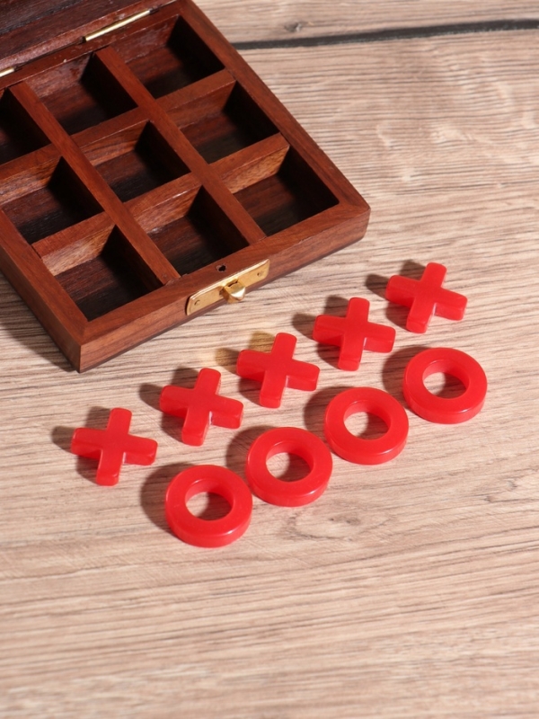 Настольная игра  Настольная игра "Крестики-нолики" 10х10 см, дерево шишам, смола