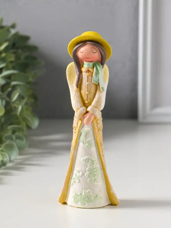 Сувенир полистоун "Малышка-ангел в желтой накидке и шляпке" 6х4,2х17 см