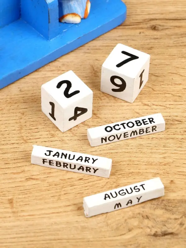 Календарь настольный &laquo;Котик&raquo;, 13&times;6&times;7 см, дерево, синий