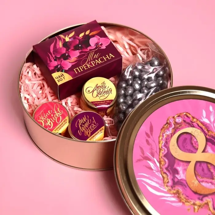 Набор &laquo;8 марта&raquo;: крем-мед, чай, орехи в шоколаде