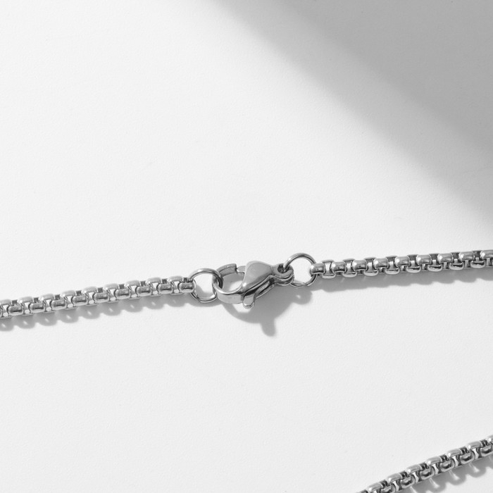 Кулон-оберег «Волк» глаза, цвет красный в чернёном серебре, 58см