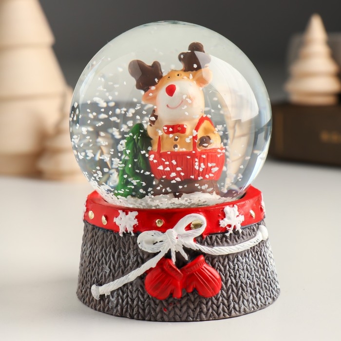 Сувенир полистоун водяной шар Сувенир полистоун водяной шар "Лосик в красном комбинезоне" 6,8х6,8х8,8 см