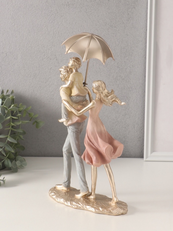 Сувенир полистоун Сувенир полистоун "Папа, мама, я - прогулка под зонтом" жёлто-розовый 17,5х8,5х27/31 см