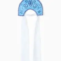 Кокошник с бусинами, на голубом фоне