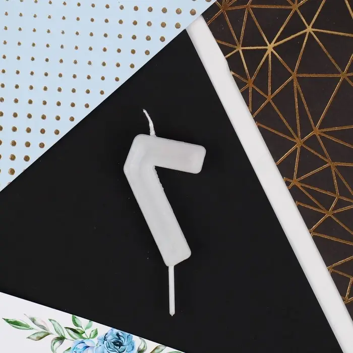 Свеча для торта, цифра «7», разноцветная, 5,5 х 8 см. Свеча для торта, цифра «7», разноцветная, 5,5 х 8 см.