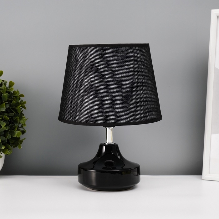 Настольная лампа с абажуром RISALUX «Блеск», 1×40 Вт, Е27, чёрный, 17×17×24 см Настольная лампа с абажуром RISALUX «Блеск», 1×40 Вт, Е27, чёрный, 17×17×24 см