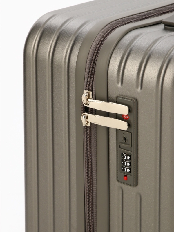 Чемодан 20 Чемодан 20", PС, 34*22*56, отд на молнии, код замок, 4 колеса, т. серый