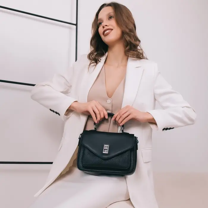 Сумка женская мессенджер TEXTURA на клапане, 24&times;7&times;16 см, чёрная