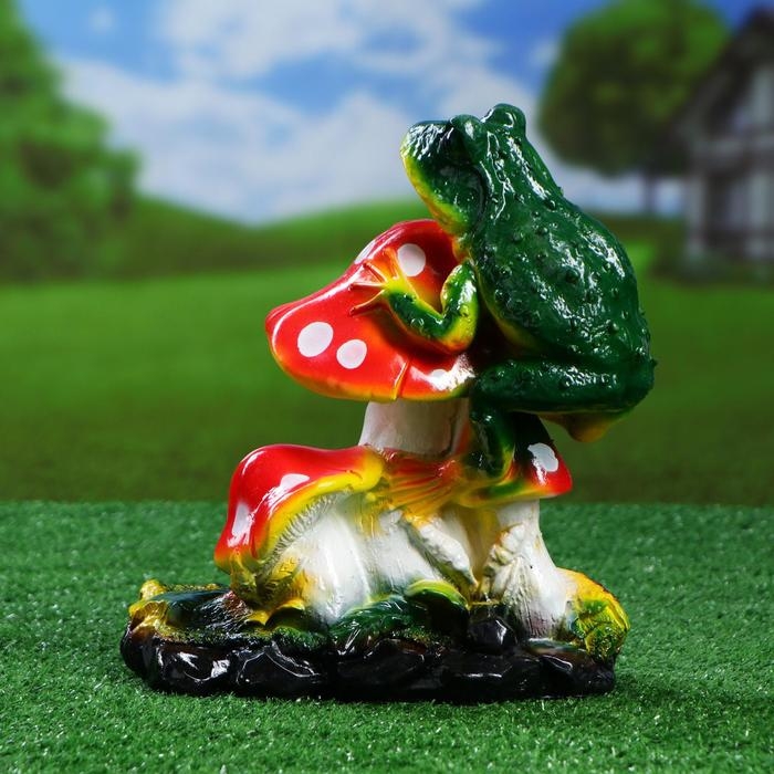 Садовая фигура  Садовая фигура "Три мухомора с Лягушкой" 15х24х27см
