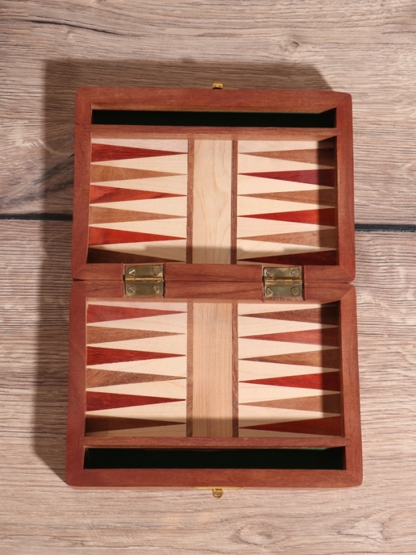 Нарды 17х12,5х3,5 см, дерево шишам, латунь Нарды 17х12,5х3,5 см, дерево шишам, латунь